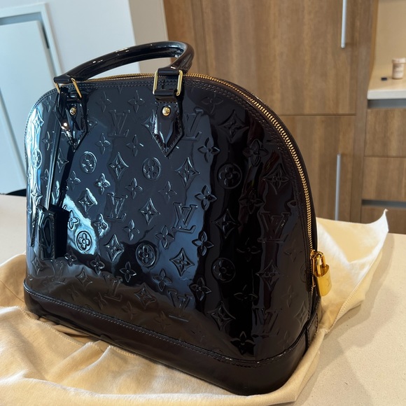 Louis Vuitton alma MM in excellent condition - color Vernis Amarante - Picture 2 of 14